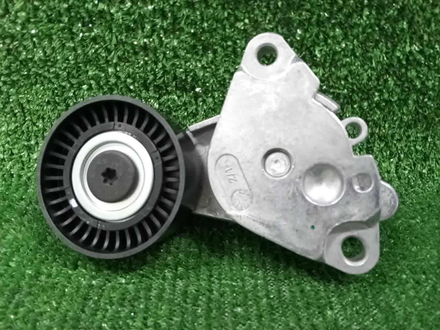Натяжитель приводного ремня TOYOTA COROLLA ZRE212 16620-0T040 1 ракурс