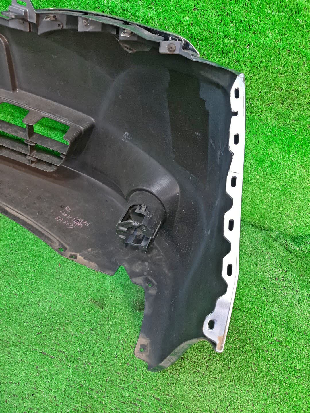 Бампер передний NISSAN SERENA C26 9826 5 ракурс