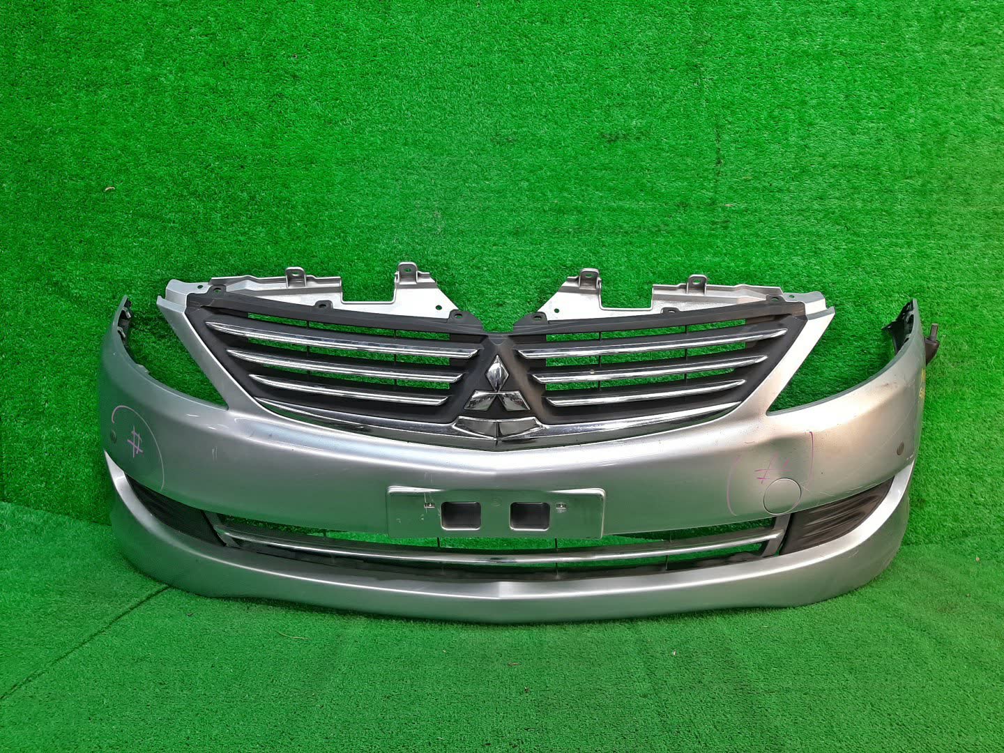 Бампер передний MITSUBISHI GRANDIS NA4W 1404 1 ракурс