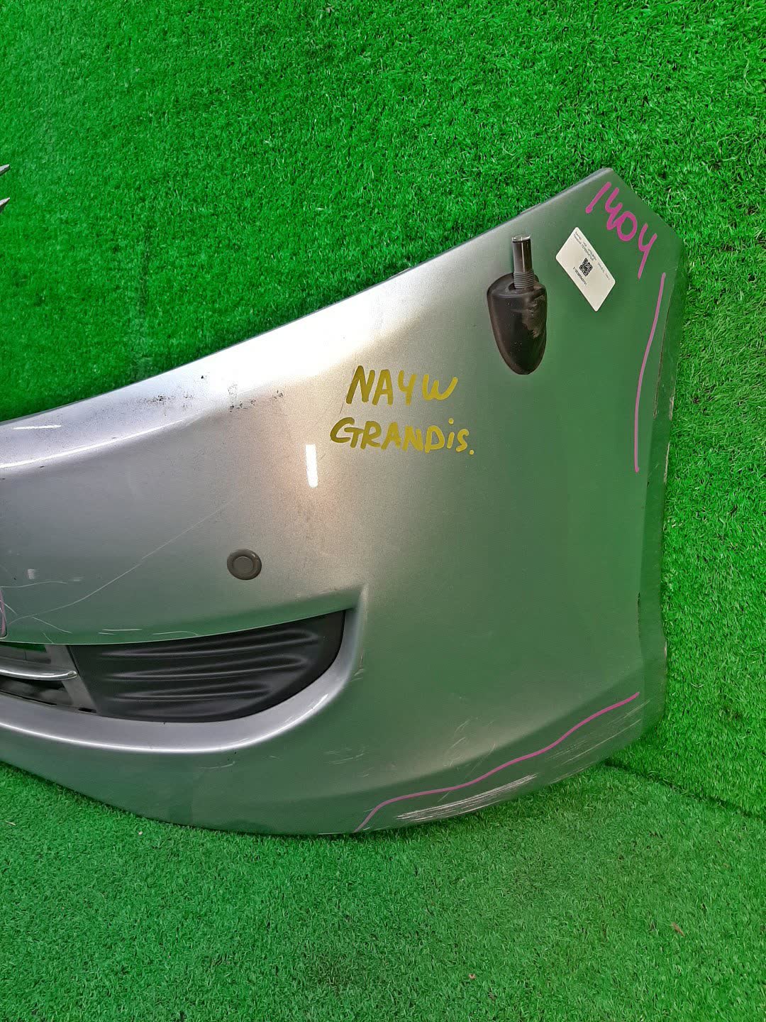 Бампер передний MITSUBISHI GRANDIS NA4W 1404 2 ракурс