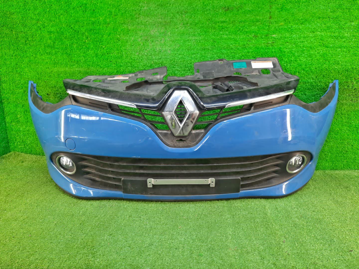 Бампер передний RENAULT CLIO KH98 7054 1 ракурс Бампер передний RENAULT CLIO KH98 7054 1 ракурс