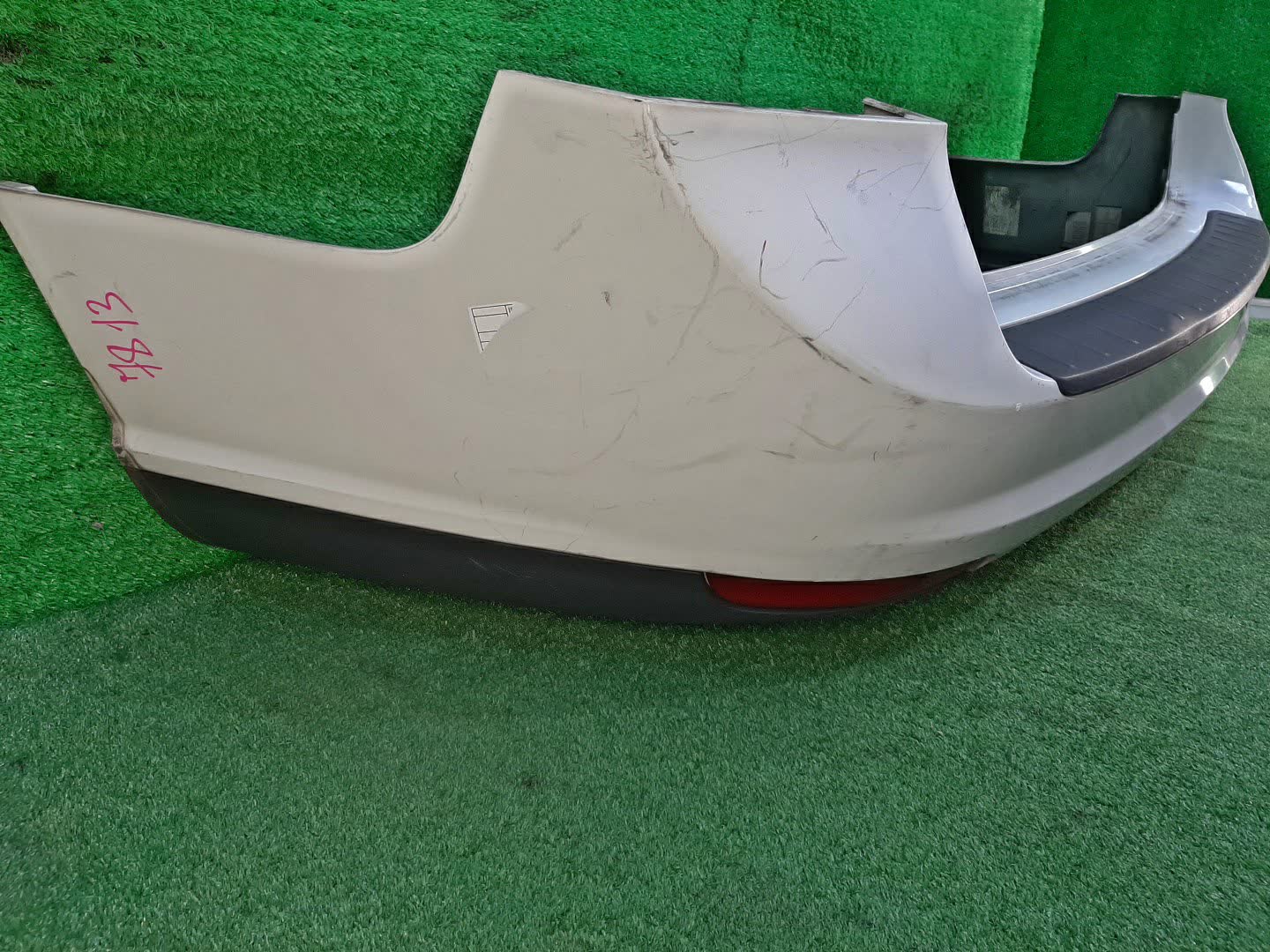 Бампер задний VOLVO V50 MW20, MW67, MW75, MW76, MW77, MW84, MJ68, MJ67, MW50, MW68, MW21, MW, MW38, MW43, MW66 7813 5 ракурс