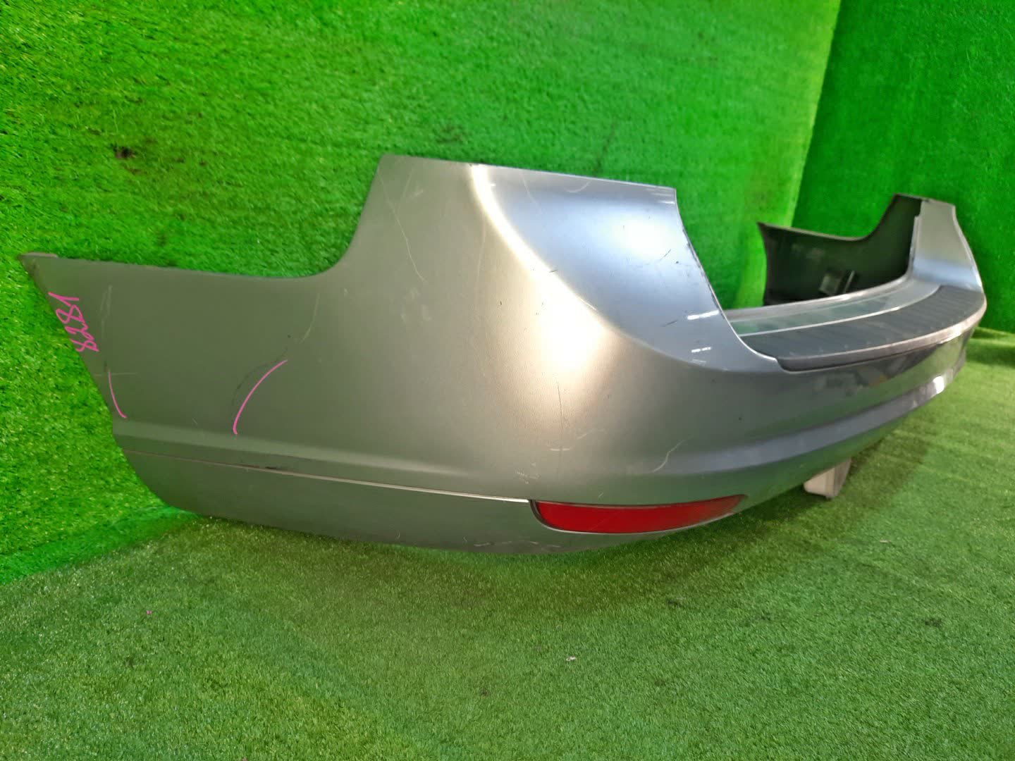 Бампер задний VOLVO V50 MW20, MW67, MW75, MW76, MW77, MW84, MJ68, MJ67, MW50, MW68, MW21, MW, MW38, MW43, MW66 8281 3 ракурс