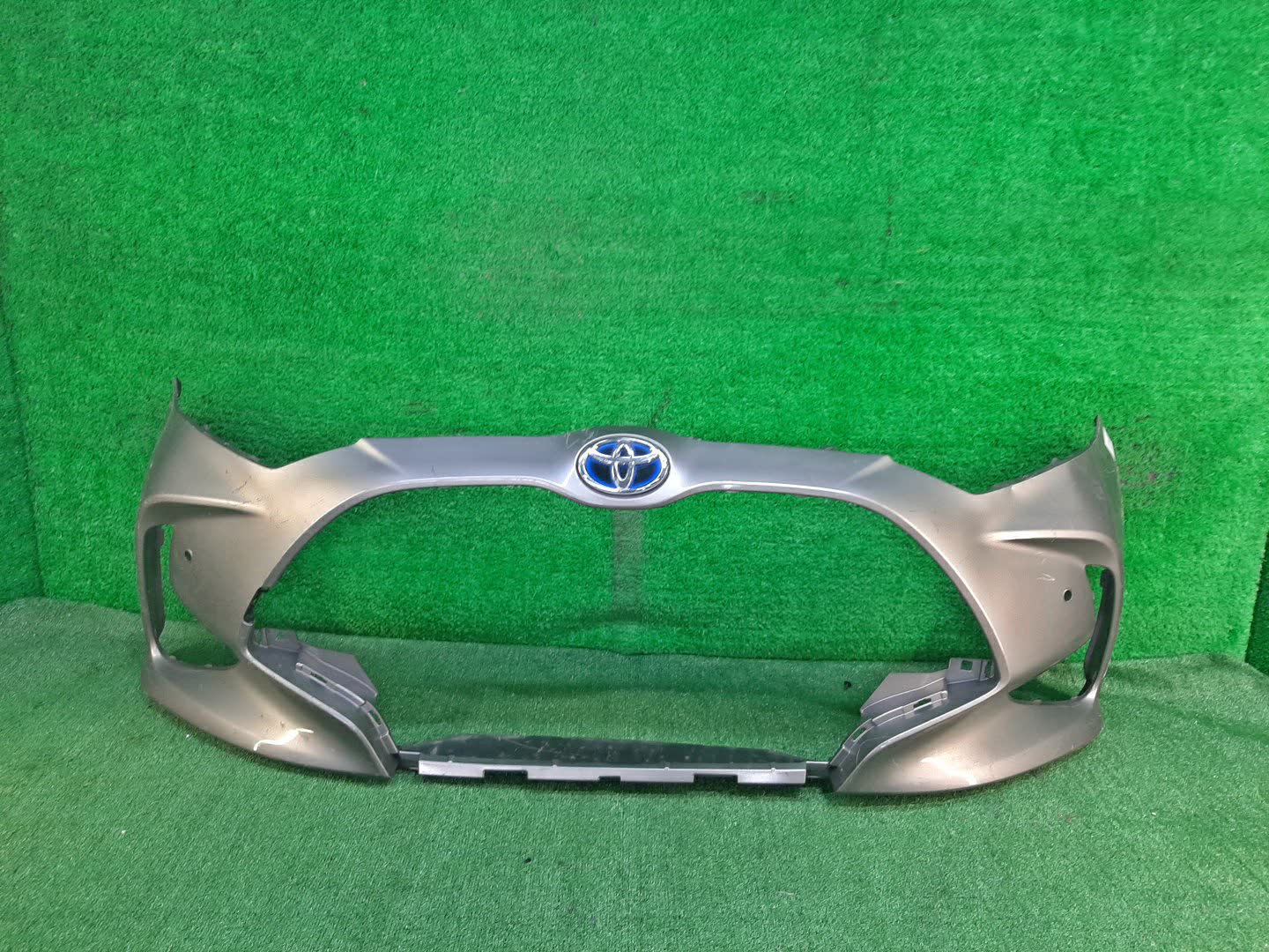 Бампер передний TOYOTA YARIS MXPH10, MXPH15, KSP210, MXPA10, MXPA15 8298 1 ракурс