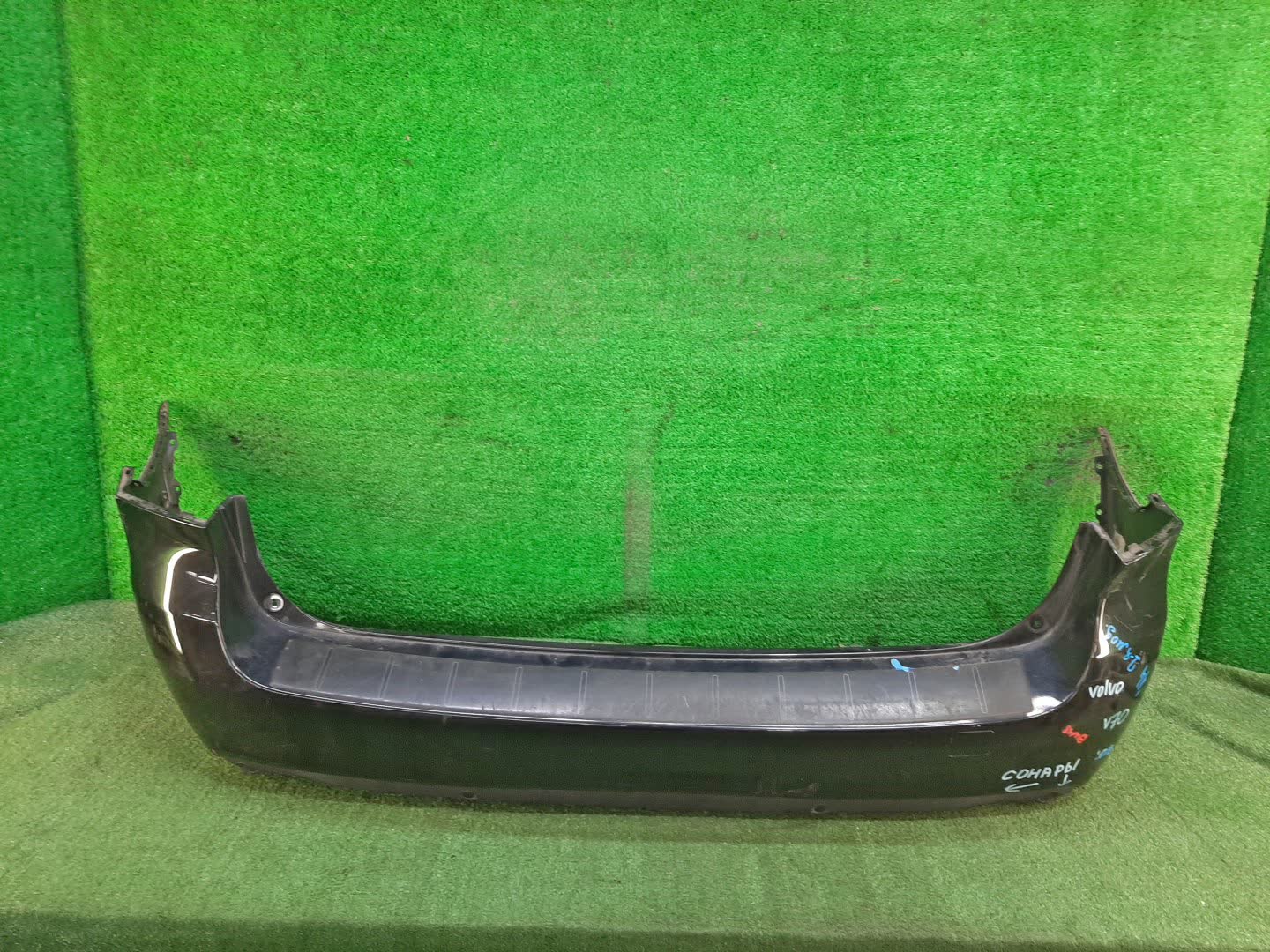 Бампер задний VOLVO V70 BW60, BW47, BW40, BW90, BW69, BW71, BW98, BW56, BW48 2620 1 ракурс Бампер задний VOLVO V70 BW60, BW47, BW40, BW90, BW69, BW71, BW98, BW56, BW48 2620 1 ракурс
