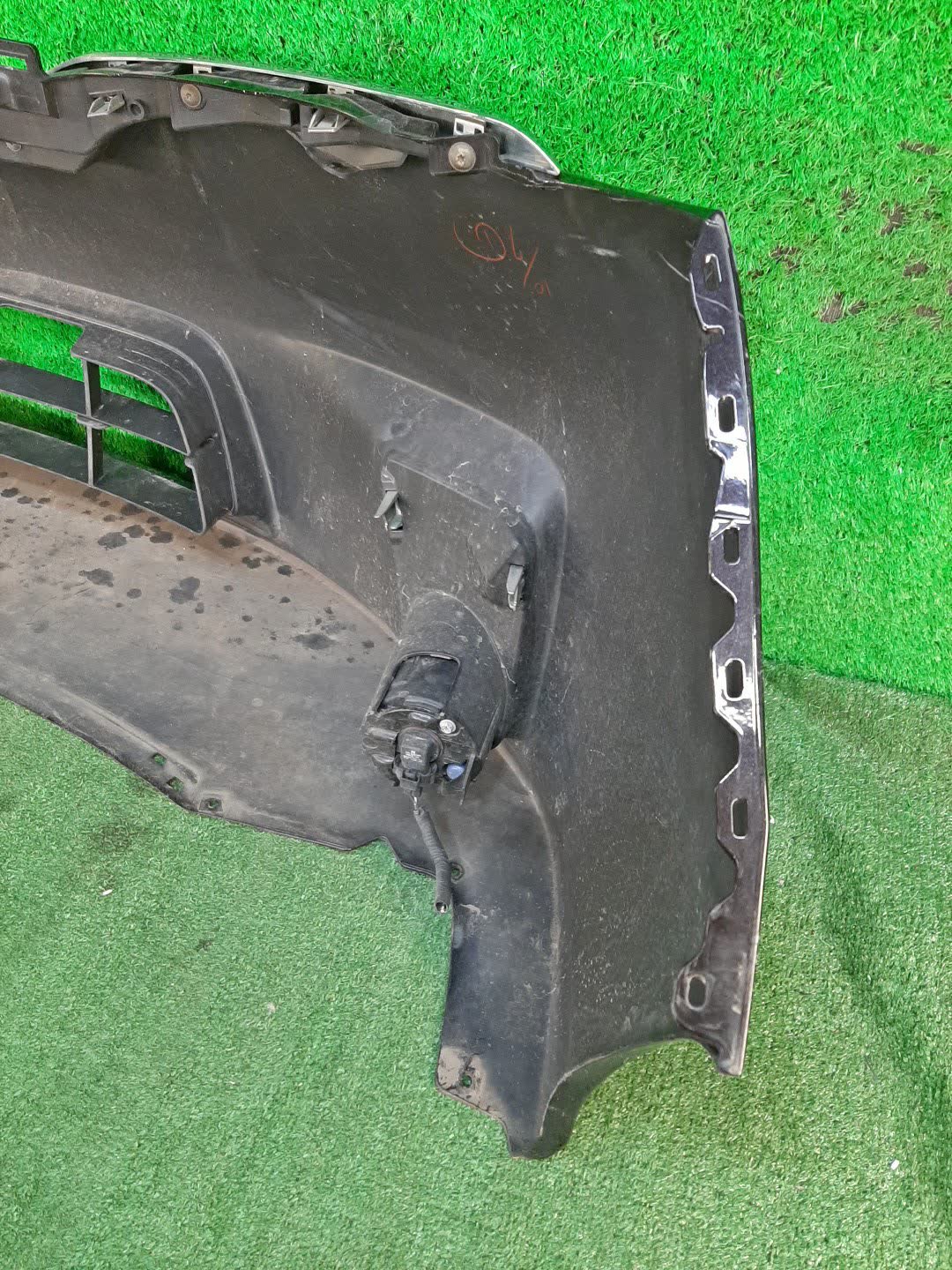 Бампер передний NISSAN SERENA C26 6546 4 ракурс