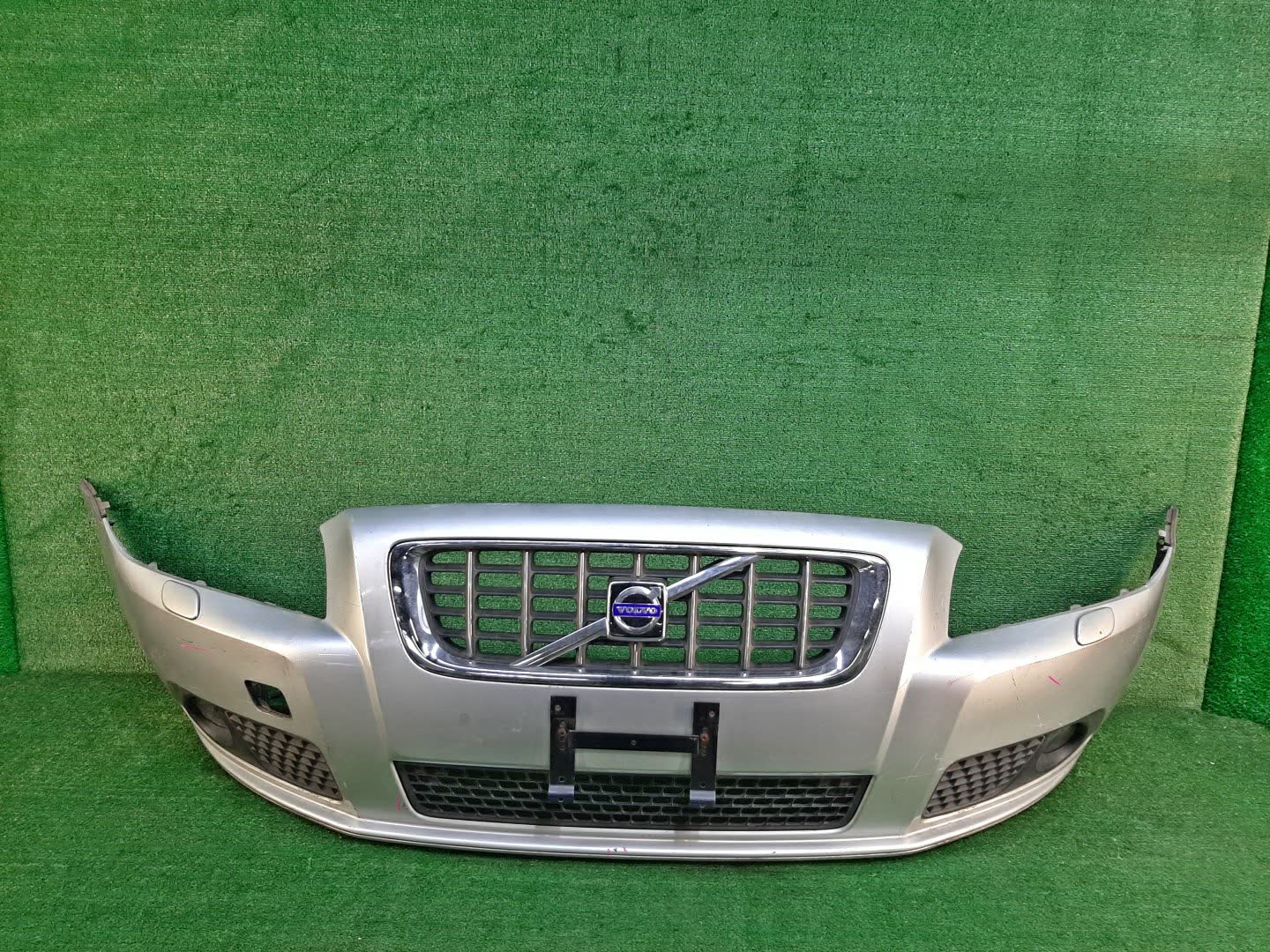 Бампер передний VOLVO V70 BW60, BW47, BW40, BW90, BW69, BW71, BW98, BW56, BW48 5985 1 ракурс Бампер передний VOLVO V70 BW60, BW47, BW40, BW90, BW69, BW71, BW98, BW56, BW48 5985 1 ракурс