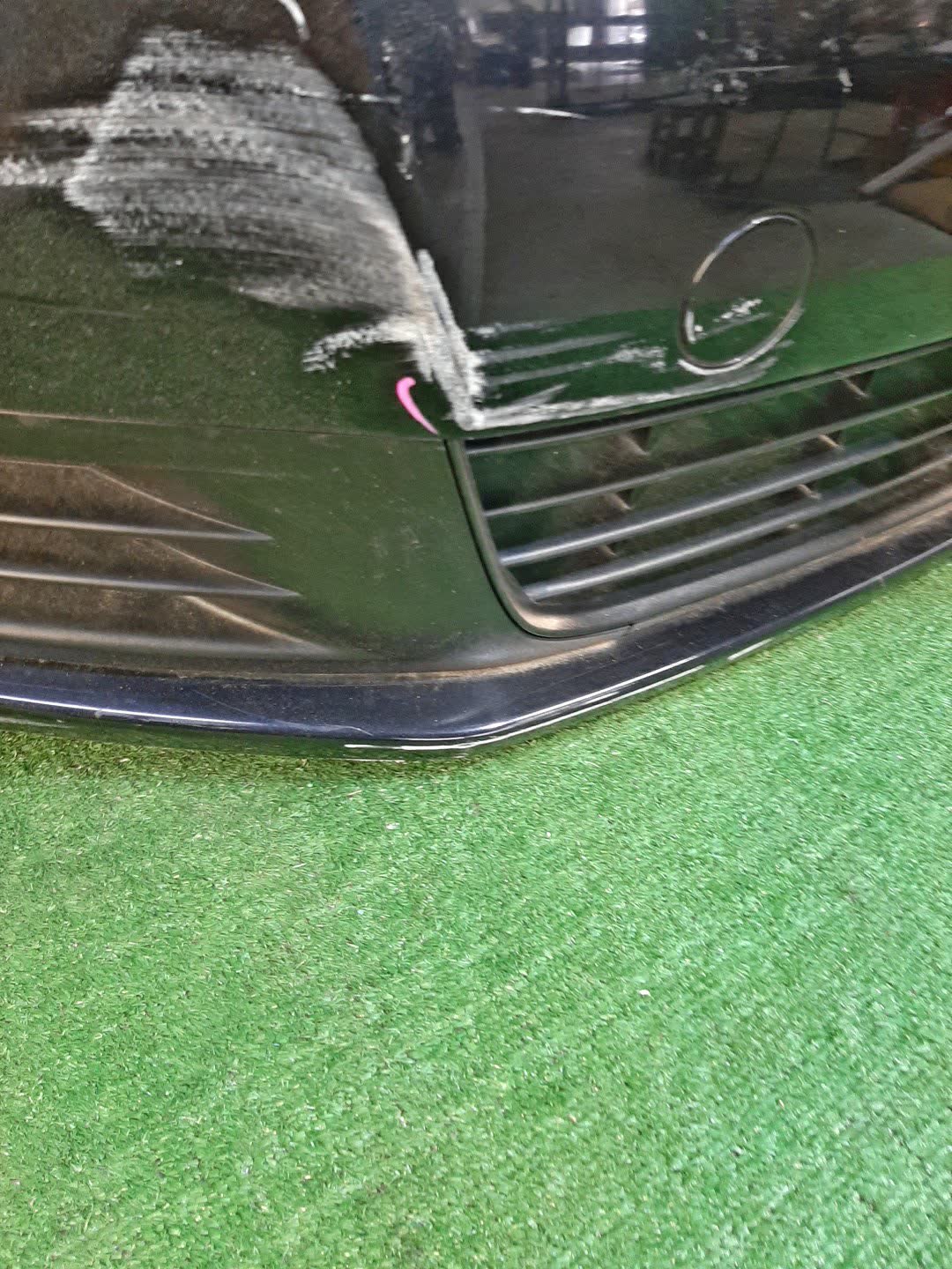 Бампер передний VOLKSWAGEN GOLF 5K1, MK6, AJ5 7032 3 ракурс
