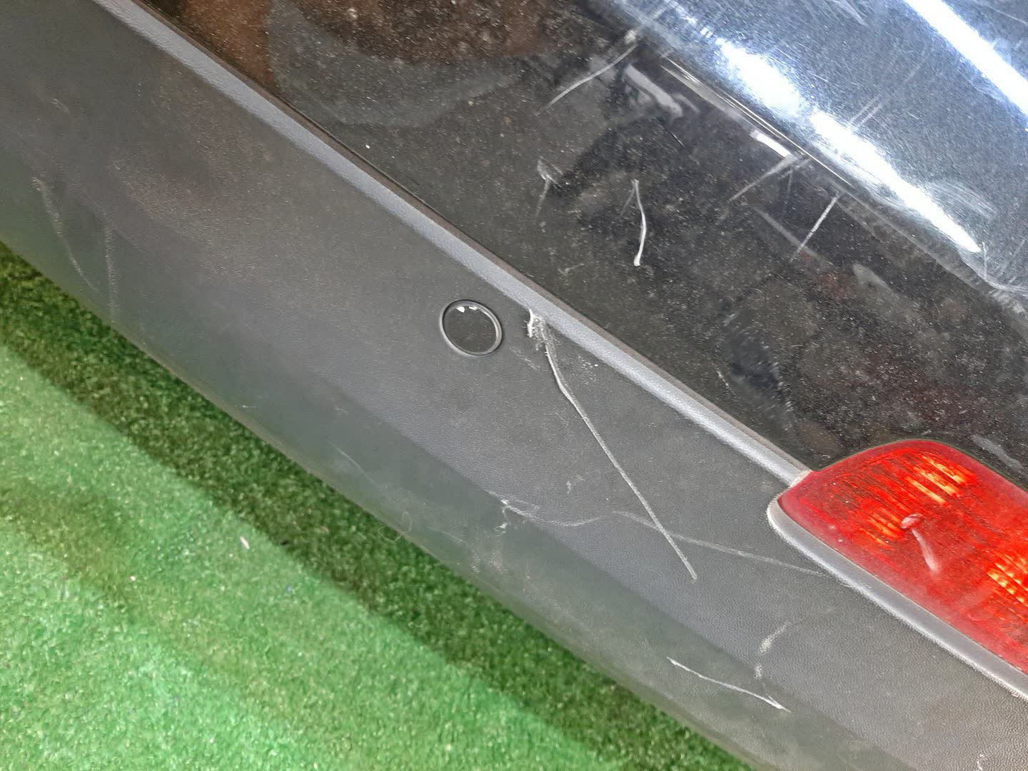 Бампер задний AUDI Q7 4LB 4L0807303D 3 ракурс Бампер задний AUDI Q7 4LB 4L0807303D 3 ракурс