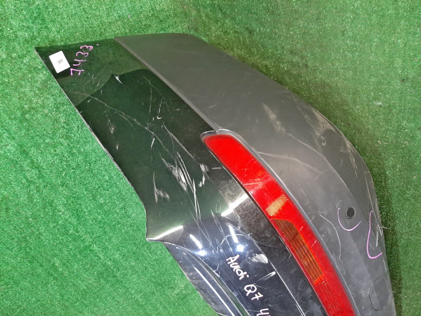 Бампер задний AUDI Q7 4LB 4L0807303D 5 ракурс Бампер задний AUDI Q7 4LB 4L0807303D 5 ракурс
