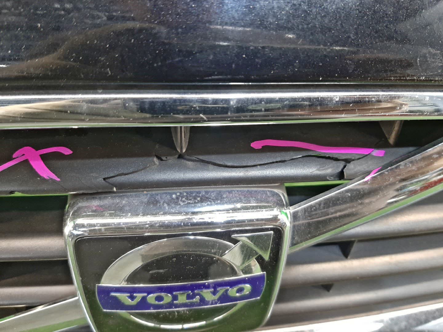 Бампер передний VOLVO S40 MS20, MS21, MS76, MS77, MS84, MS50, MS58, MH67, MS67, MS68, MH68, MS, MS75, MS43, MS38, MS66 8001 3 ракурс