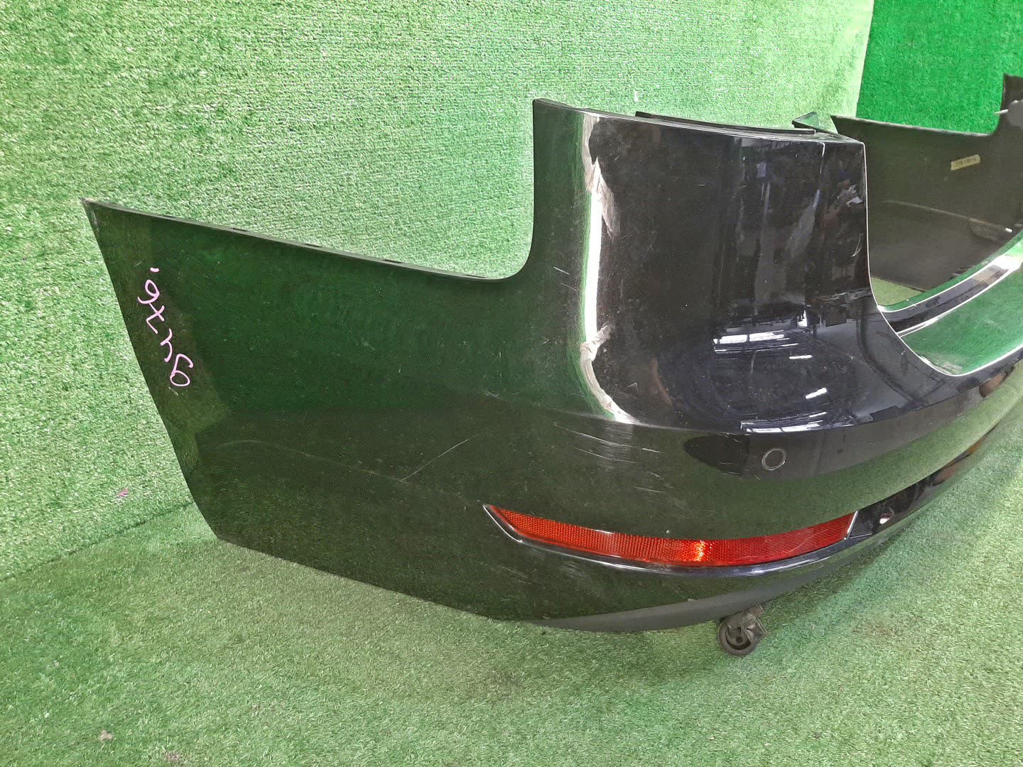 Бампер задний AUDI A4 8W2 8W5807067A 2 ракурс