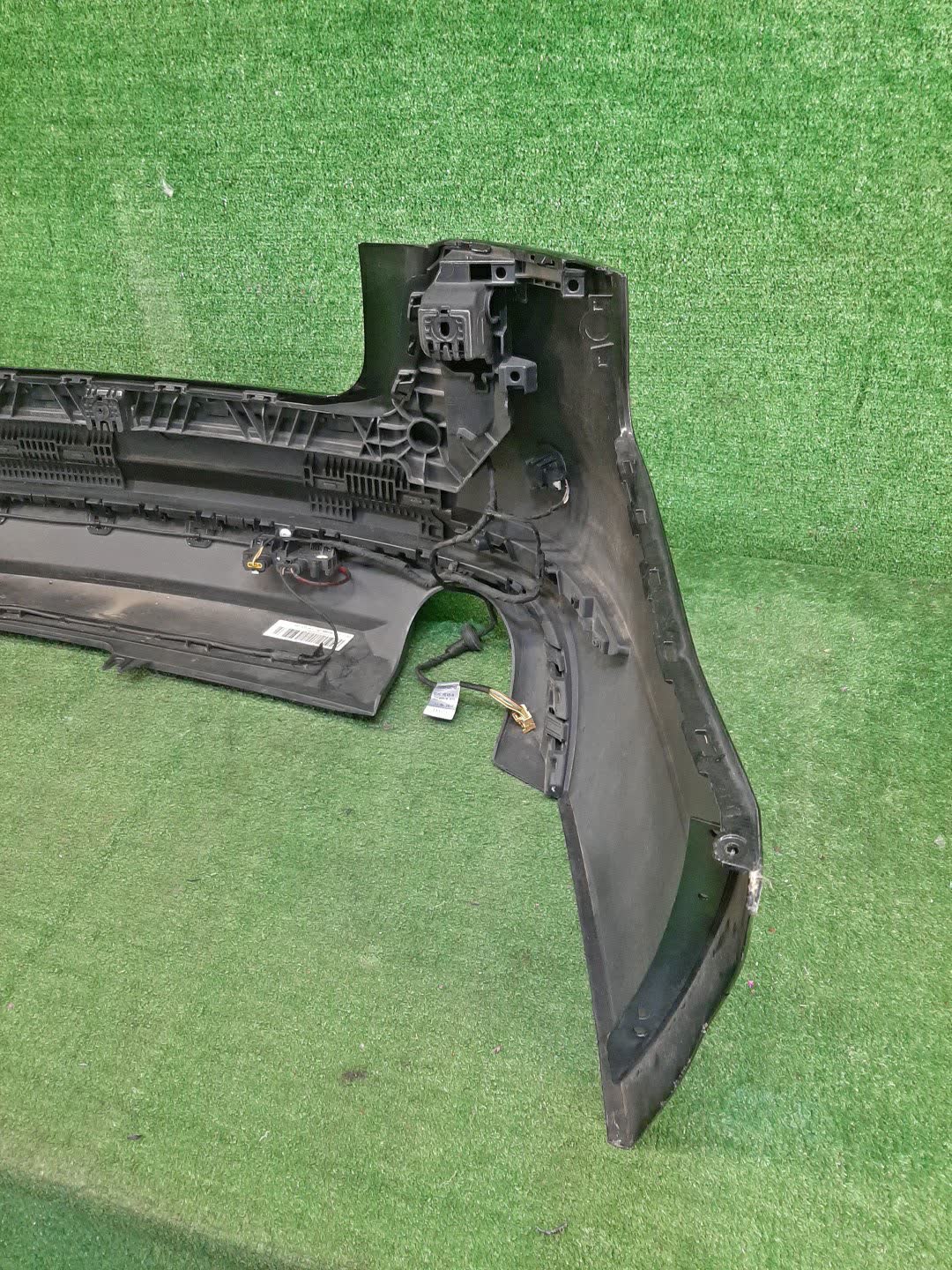 Бампер задний AUDI A4 8W2 8W5807067A 4 ракурс