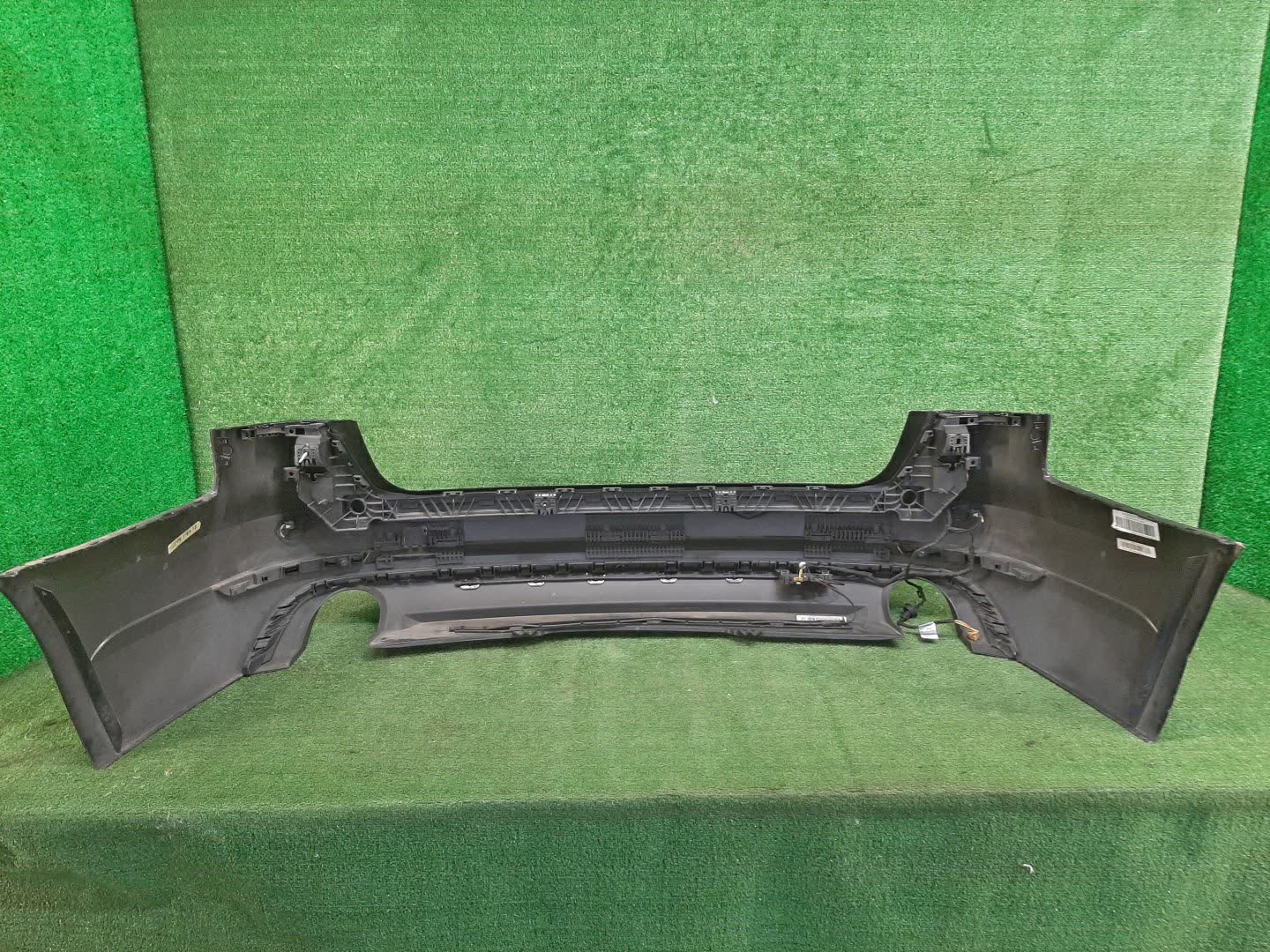 Бампер задний AUDI A4 8W2 8W5807067A 5 ракурс