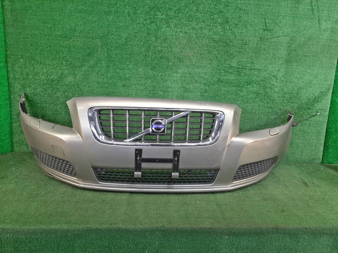 Бампер передний VOLVO V70 BW60, BW47, BW40, BW90, BW69, BW71, BW98, BW56, BW48 74164 1 ракурс Бампер передний VOLVO V70 BW60, BW47, BW40, BW90, BW69, BW71, BW98, BW56, BW48 74164 1 ракурс