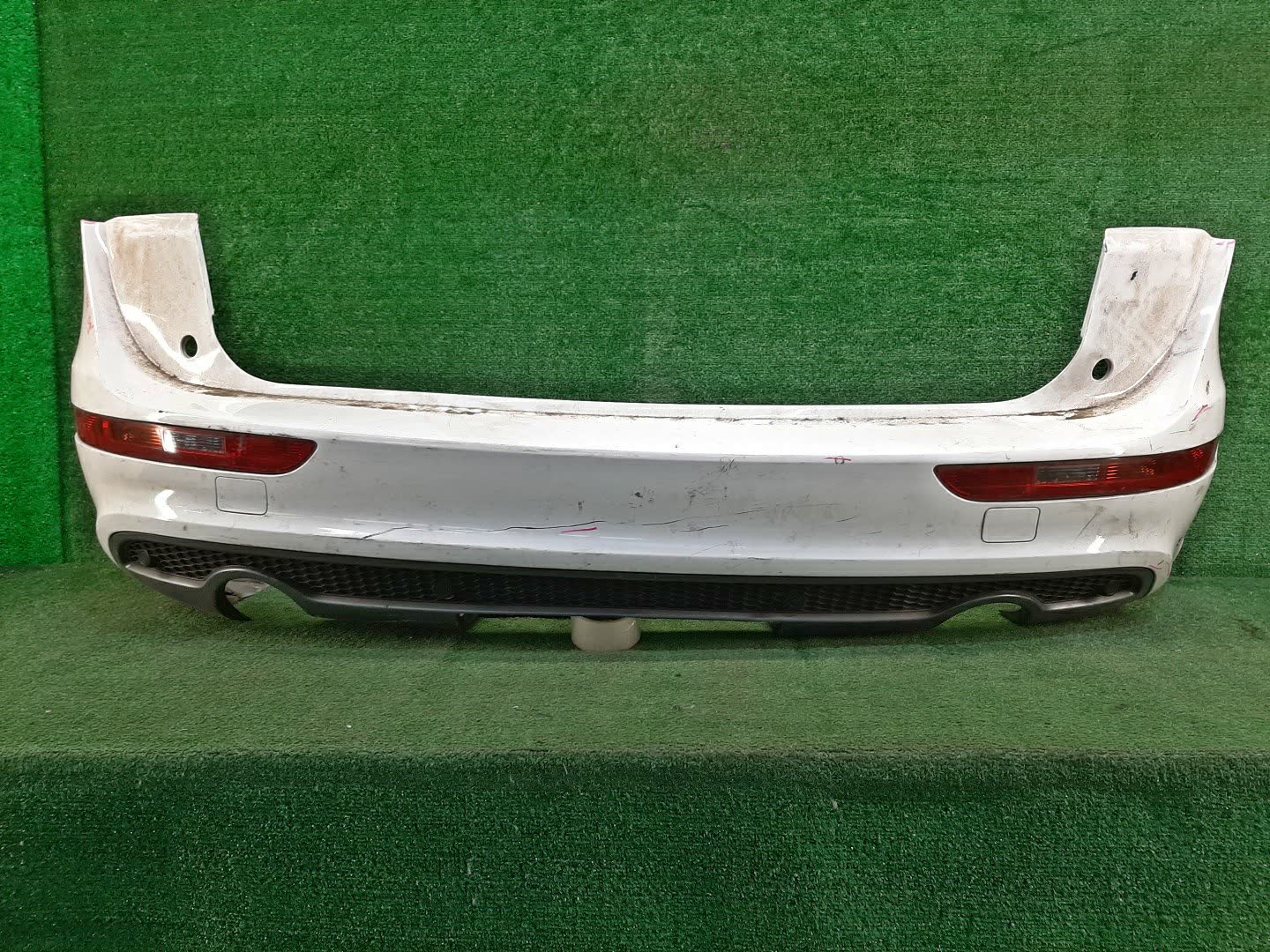 Бампер задний AUDI Q5 8RB 8R0807303B 1 ракурс