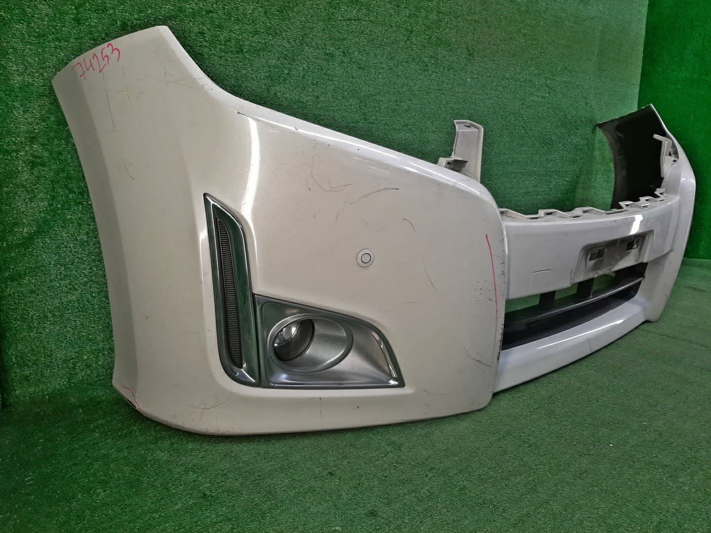 Бампер передний NISSAN ELGRAND E52 74253 3 ракурс