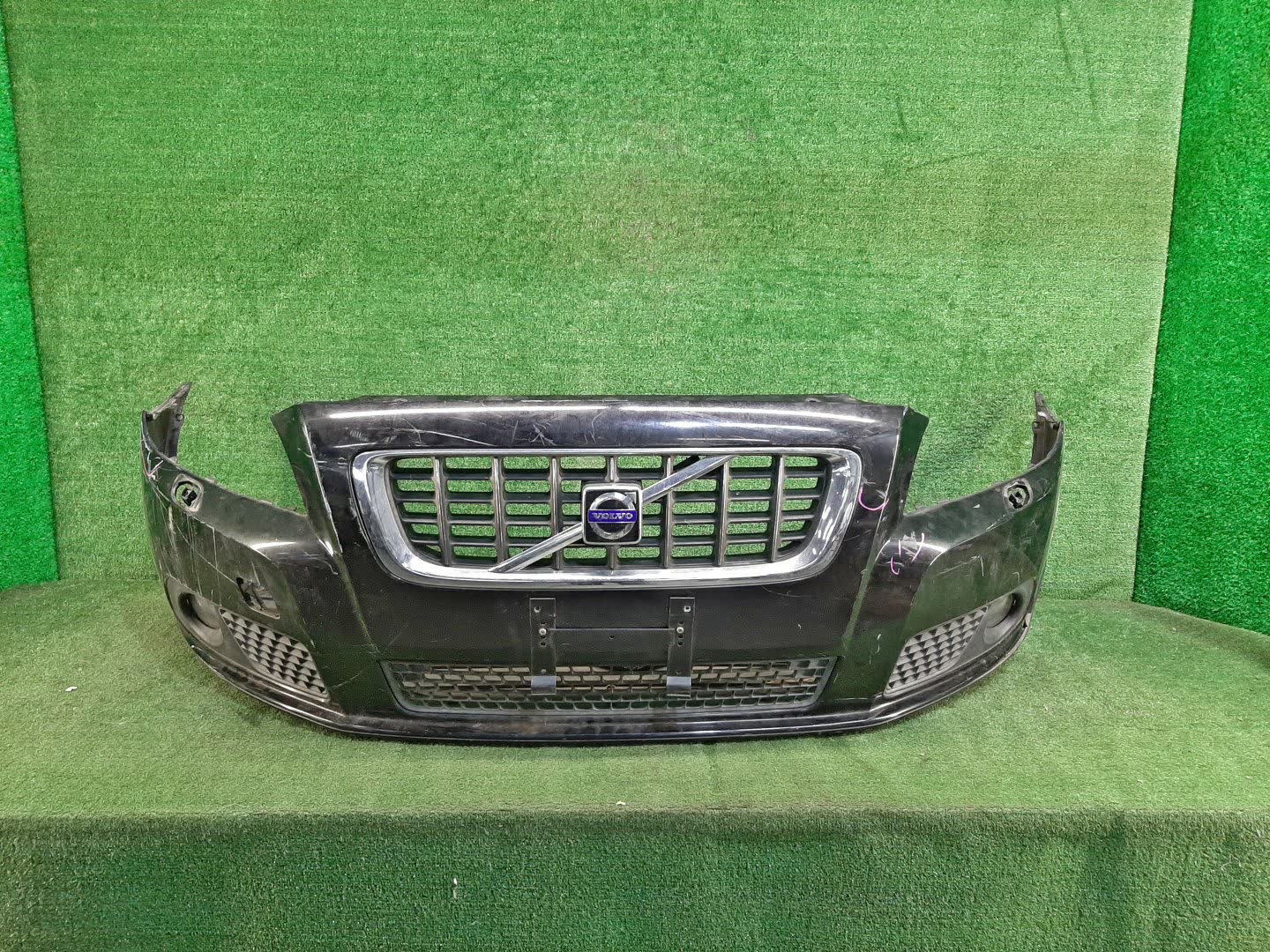 Бампер передний VOLVO V70 BW60, BW47, BW40, BW90, BW69, BW71, BW98, BW56, BW48 74822 1 ракурс Бампер передний VOLVO V70 BW60, BW47, BW40, BW90, BW69, BW71, BW98, BW56, BW48 74822 1 ракурс
