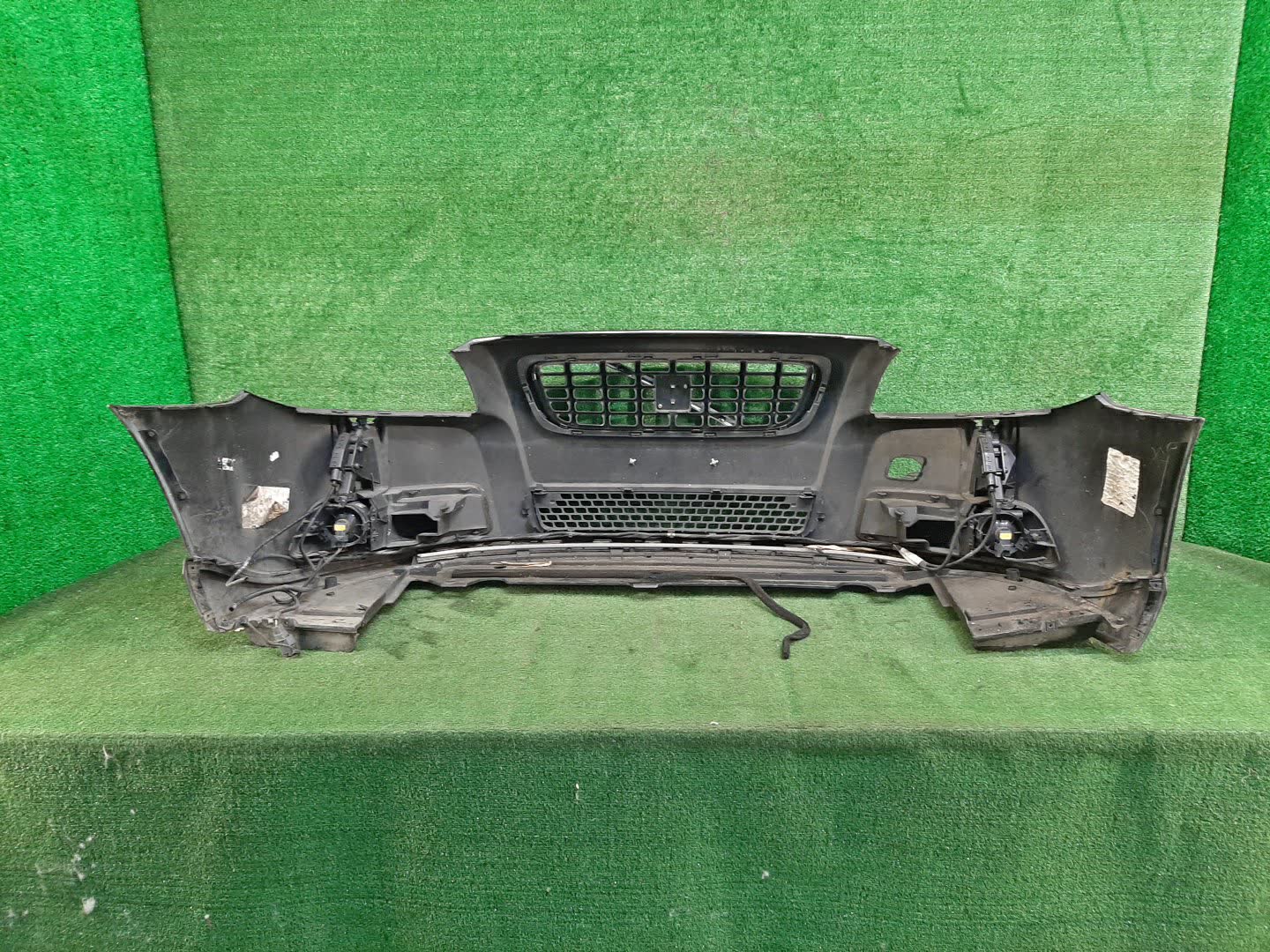 Бампер передний VOLVO V70 BW60, BW47, BW40, BW90, BW69, BW71, BW98, BW56, BW48 74822 4 ракурс Бампер передний VOLVO V70 BW60, BW47, BW40, BW90, BW69, BW71, BW98, BW56, BW48 74822 4 ракурс