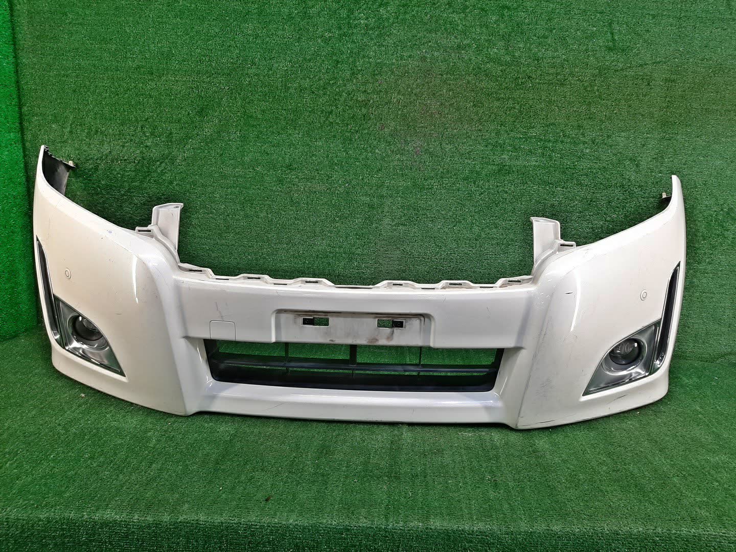 Бампер передний NISSAN ELGRAND E52 75973 1 ракурс