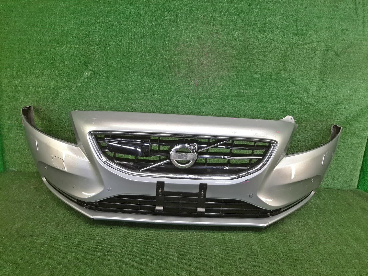 Бампер передний VOLVO V40 MZ63, MV, MV48 76973 1 ракурс