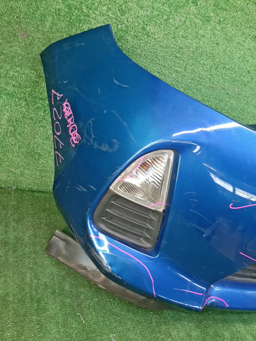 Бампер передний TOYOTA AQUA NHP10 77027 2 ракурс