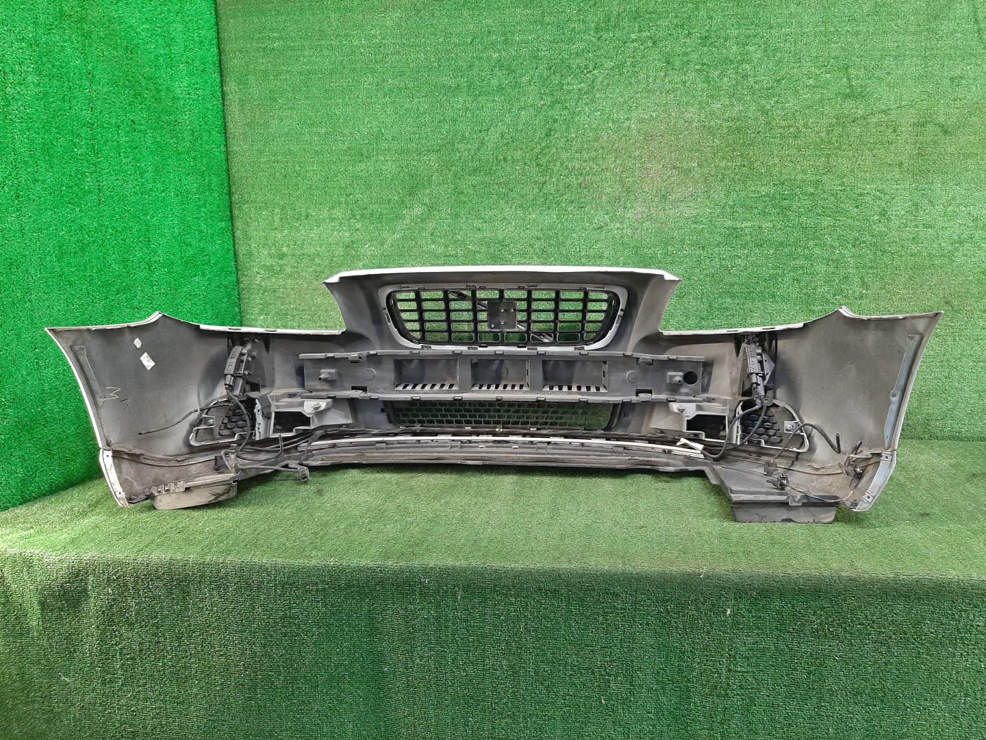 Бампер передний VOLVO V70 BW60, BW47, BW40, BW90, BW69, BW71, BW98, BW56, BW48 78869 4 ракурс Бампер передний VOLVO V70 BW60, BW47, BW40, BW90, BW69, BW71, BW98, BW56, BW48 78869 4 ракурс