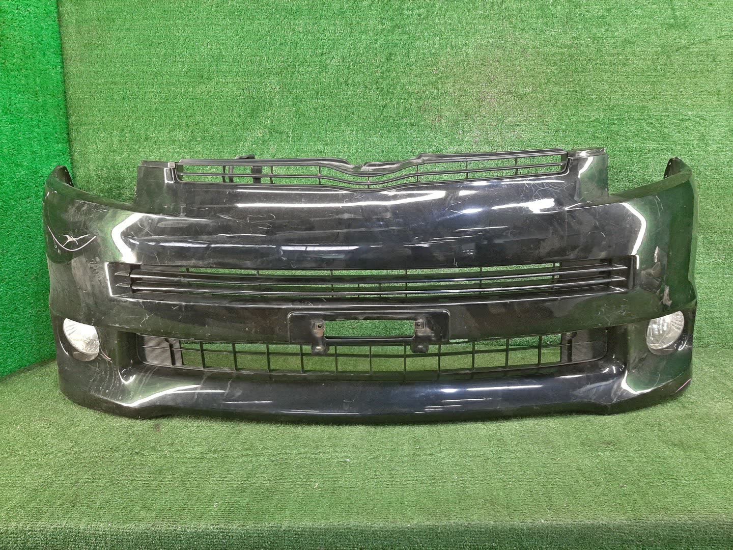 Бампер передний TOYOTA VOXY ZRR75W, ZRR70W, ZRR75G, ZRR70G 79046 1 ракурс