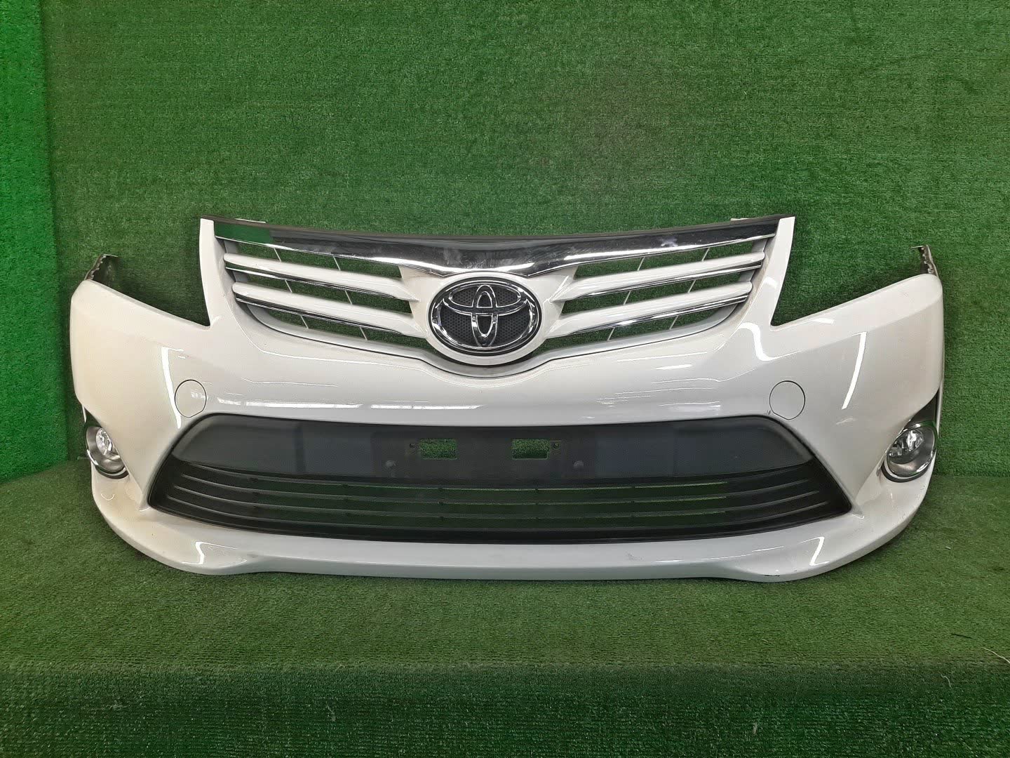 Бампер передний TOYOTA AVENSIS ZRT272 79219 1 ракурс