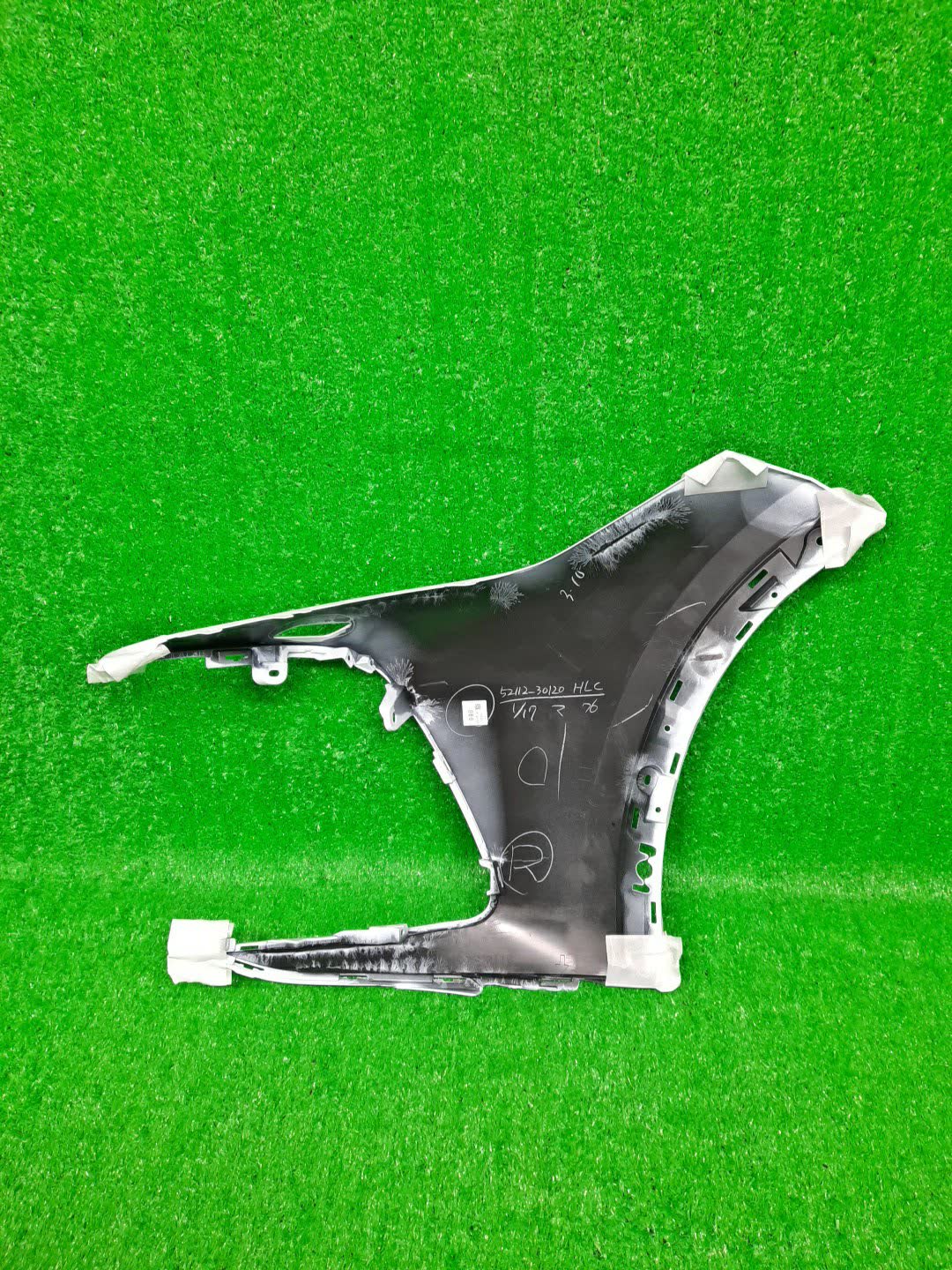 Бампер правый передний TOYOTA CROWN AZSH35 52112-30120-A0 2 ракурс