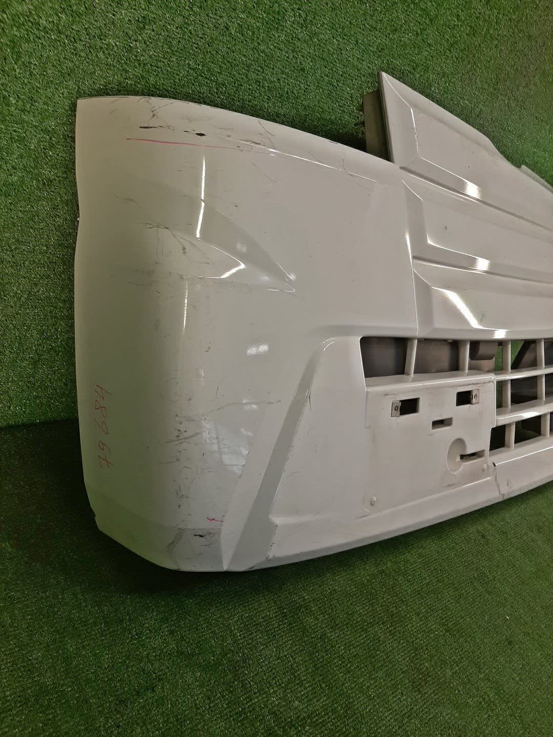 Бампер передний DAIHATSU HIJET TRUCK S500P 79684 2 ракурс
