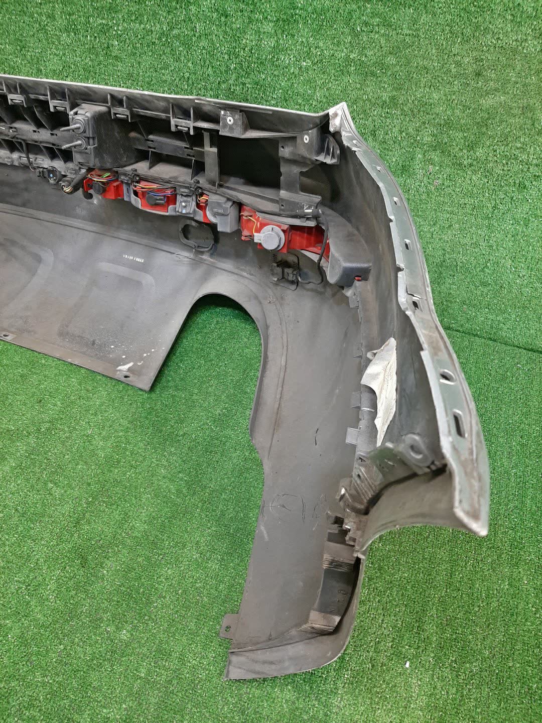 Бампер задний AUDI Q7 4LB 4L0807303D 5 ракурс Бампер задний AUDI Q7 4LB 4L0807303D 5 ракурс