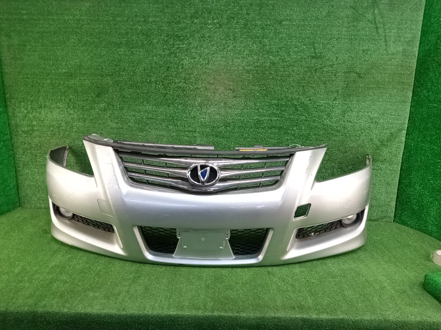 Бампер передний TOYOTA BLADE AZE156H, AZE154H 80328 1 ракурс Бампер передний TOYOTA BLADE AZE156H, AZE154H 80328 1 ракурс