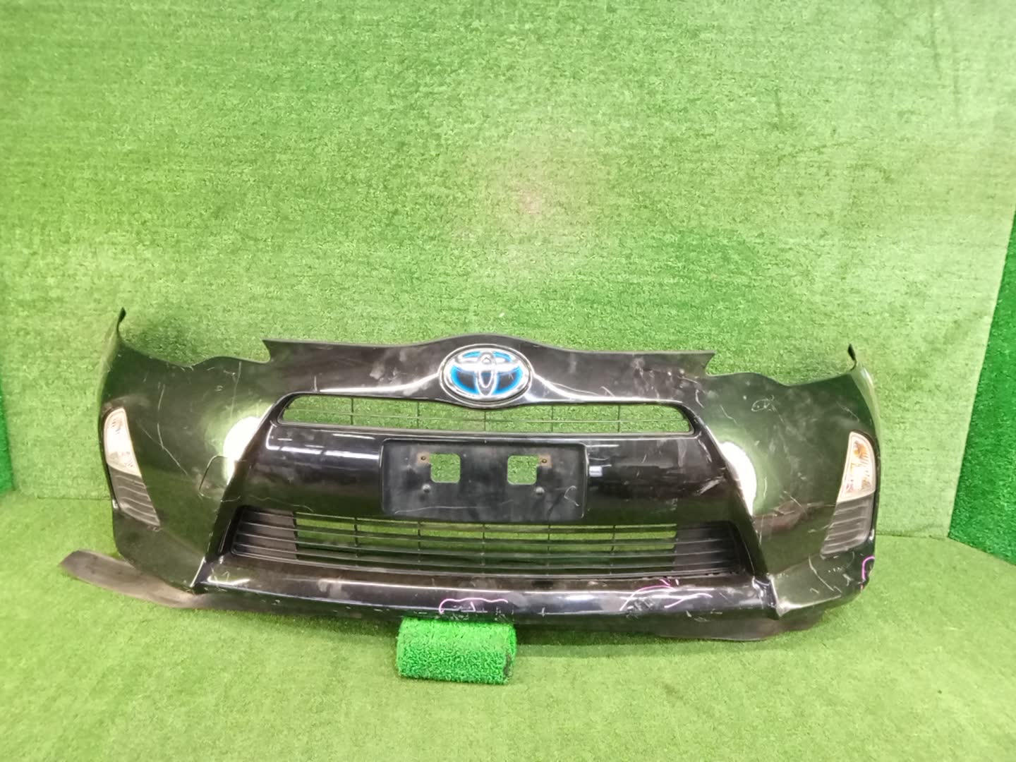 Бампер передний TOYOTA AQUA NHP10 80447 1 ракурс