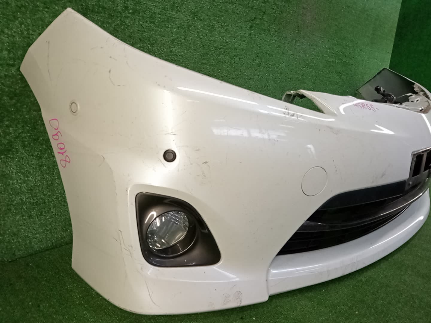 Бампер передний TOYOTA ESTIMA GSR50W 81090 2 ракурс