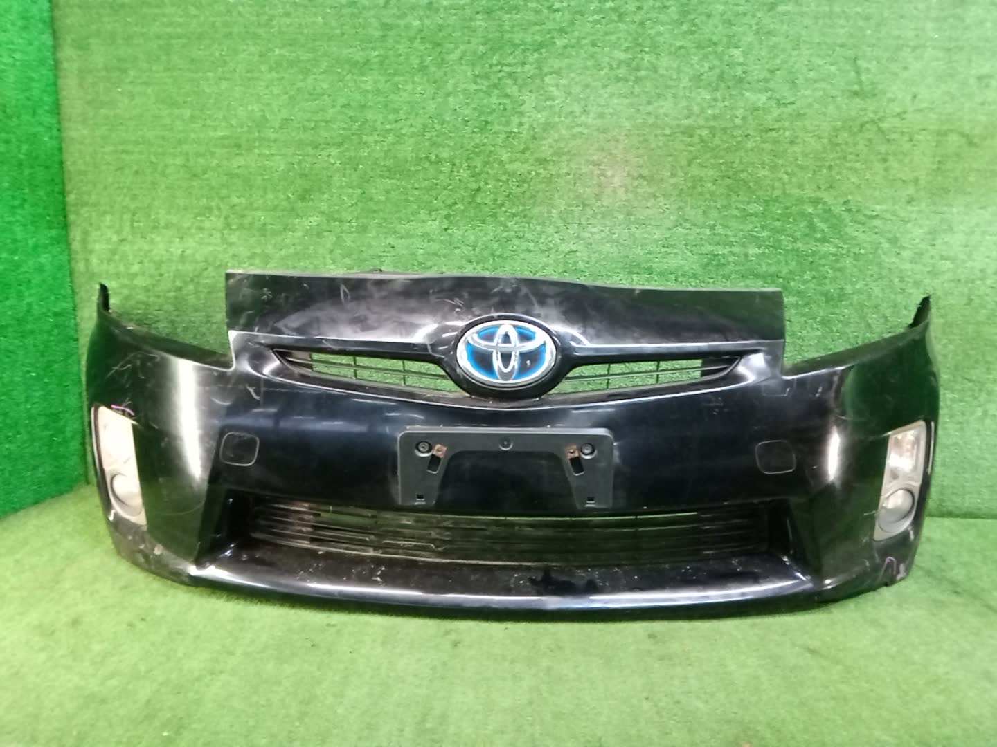 Бампер передний TOYOTA PRIUS ZVW30 81312 1 ракурс