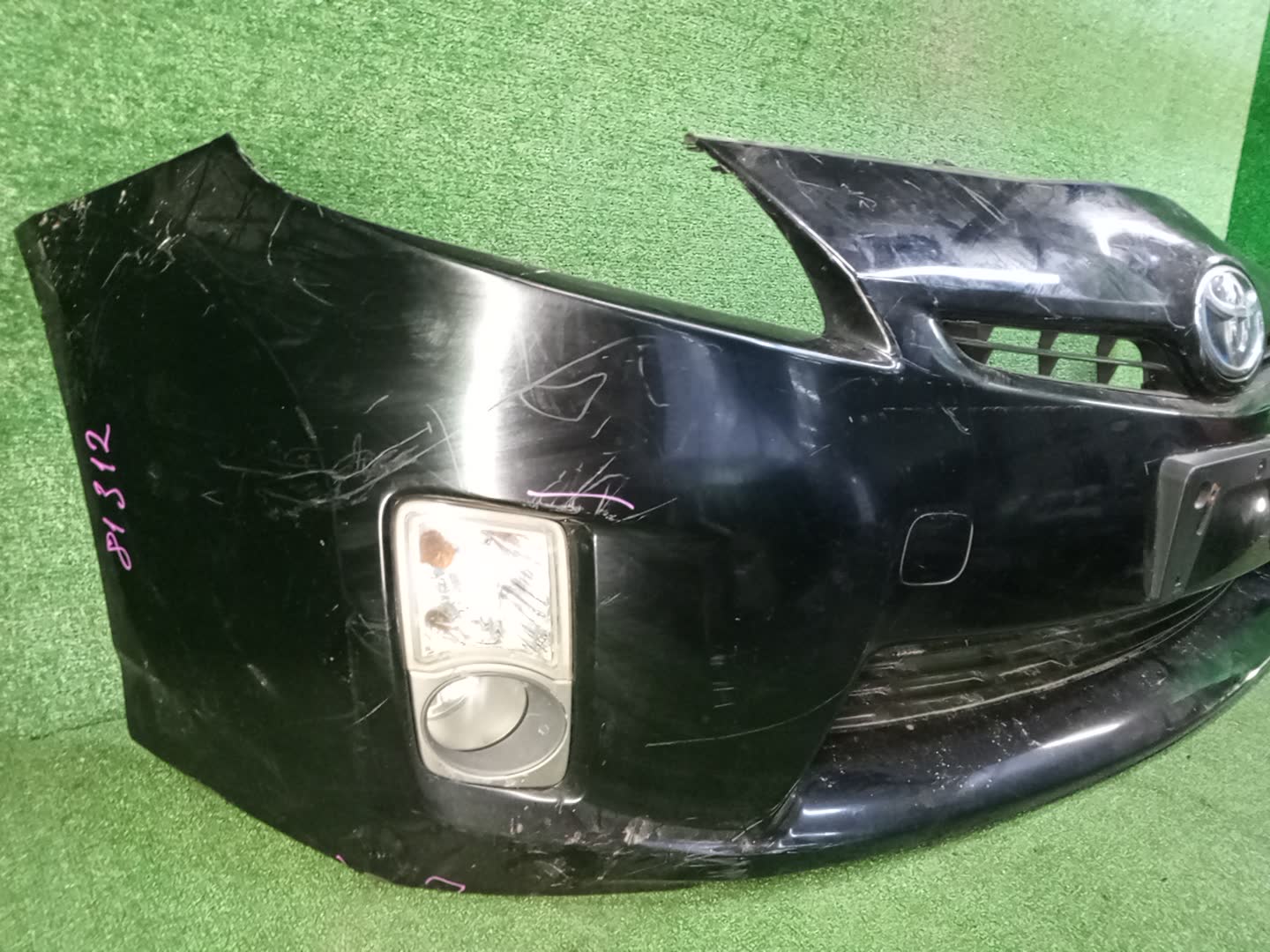 Бампер передний TOYOTA PRIUS ZVW30 81312 2 ракурс