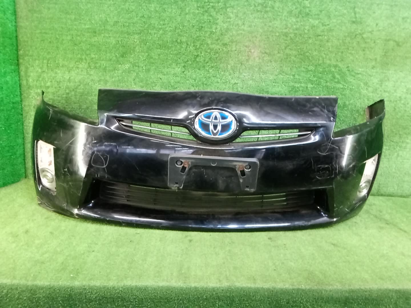 Бампер передний TOYOTA PRIUS ZVW30 81313 1 ракурс