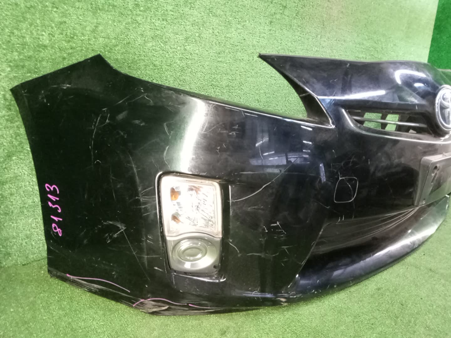 Бампер передний TOYOTA PRIUS ZVW30 81313 2 ракурс
