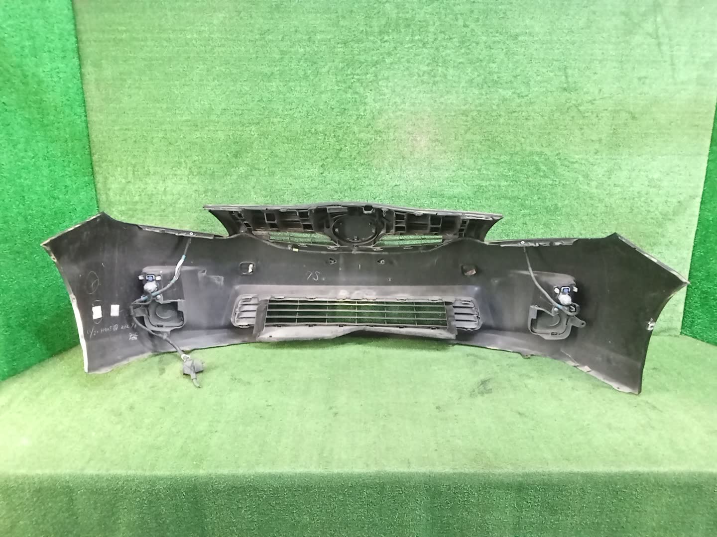 Бампер передний TOYOTA PRIUS ZVW30 81313 5 ракурс
