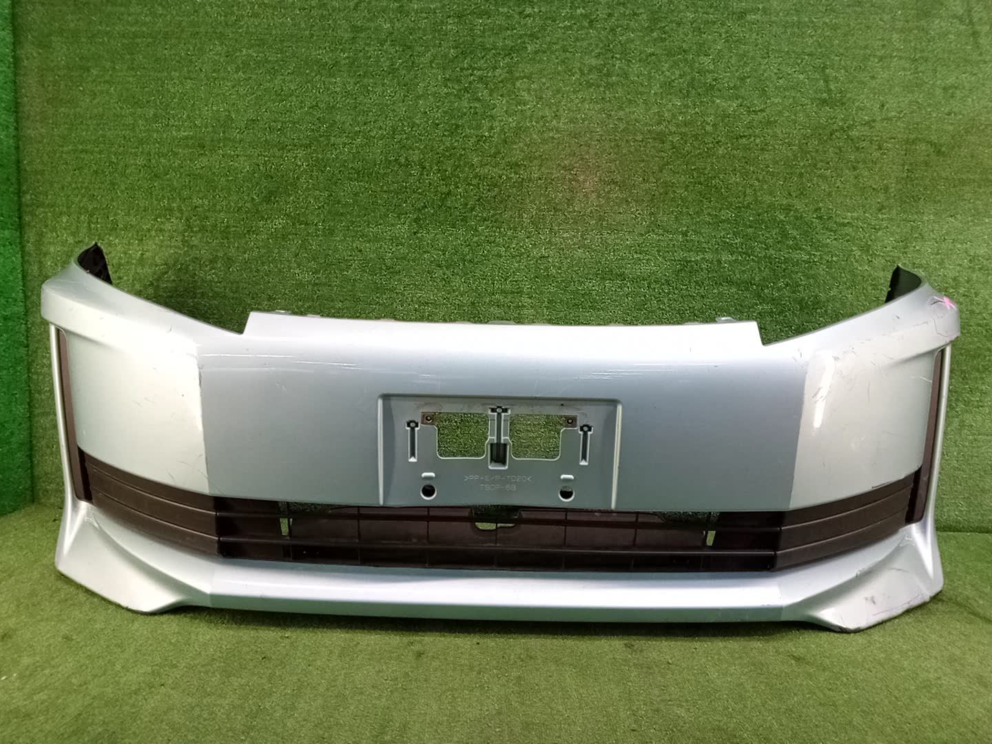 Бампер передний TOYOTA VOXY ZRR80G 81315 1 ракурс