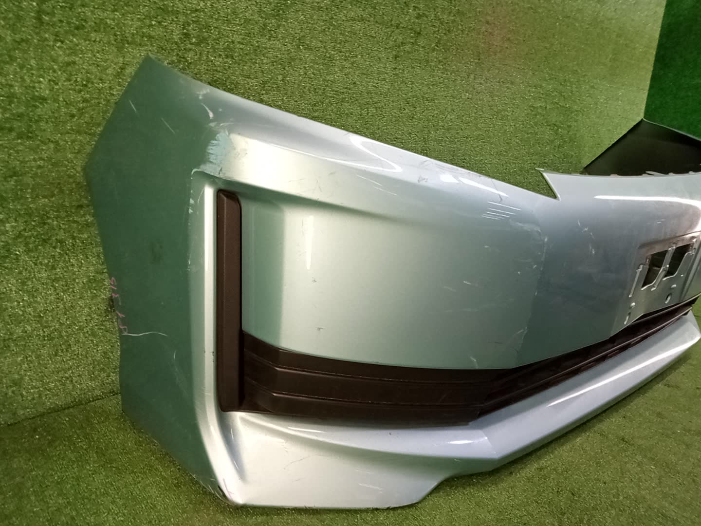 Бампер передний TOYOTA VOXY ZRR80G 81315 2 ракурс