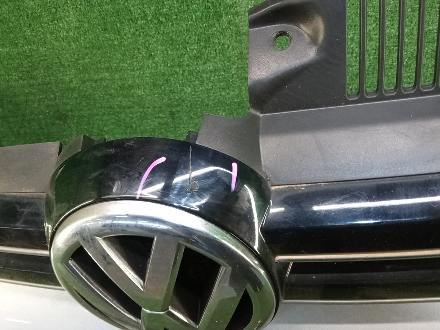 Бампер передний VOLKSWAGEN GOLF 5K1, MK6, AJ5 81953 5 ракурс