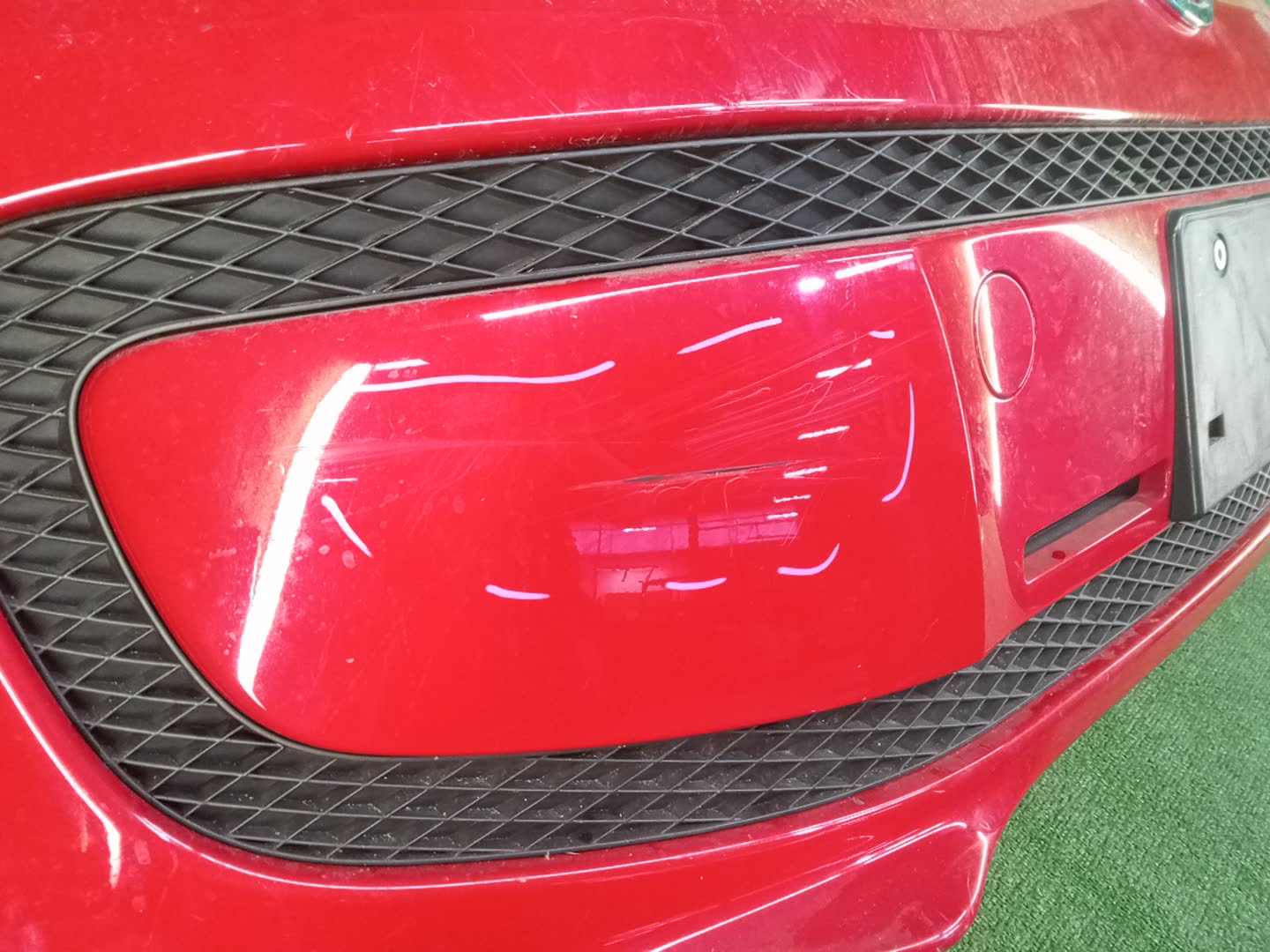 Бампер передний VOLKSWAGEN UP! 121 81984 4 ракурс