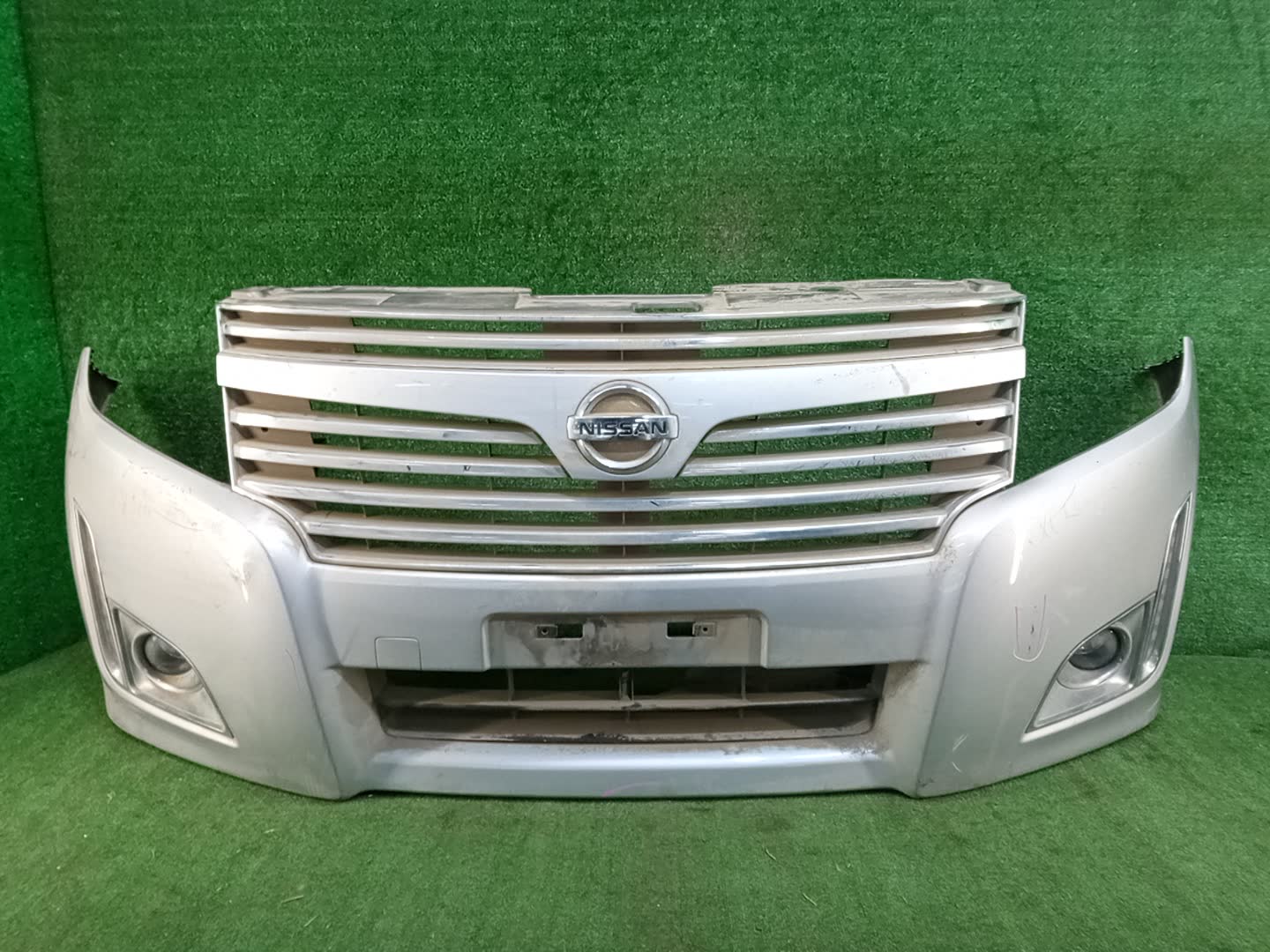 Бампер передний NISSAN ELGRAND E52 81994 1 ракурс