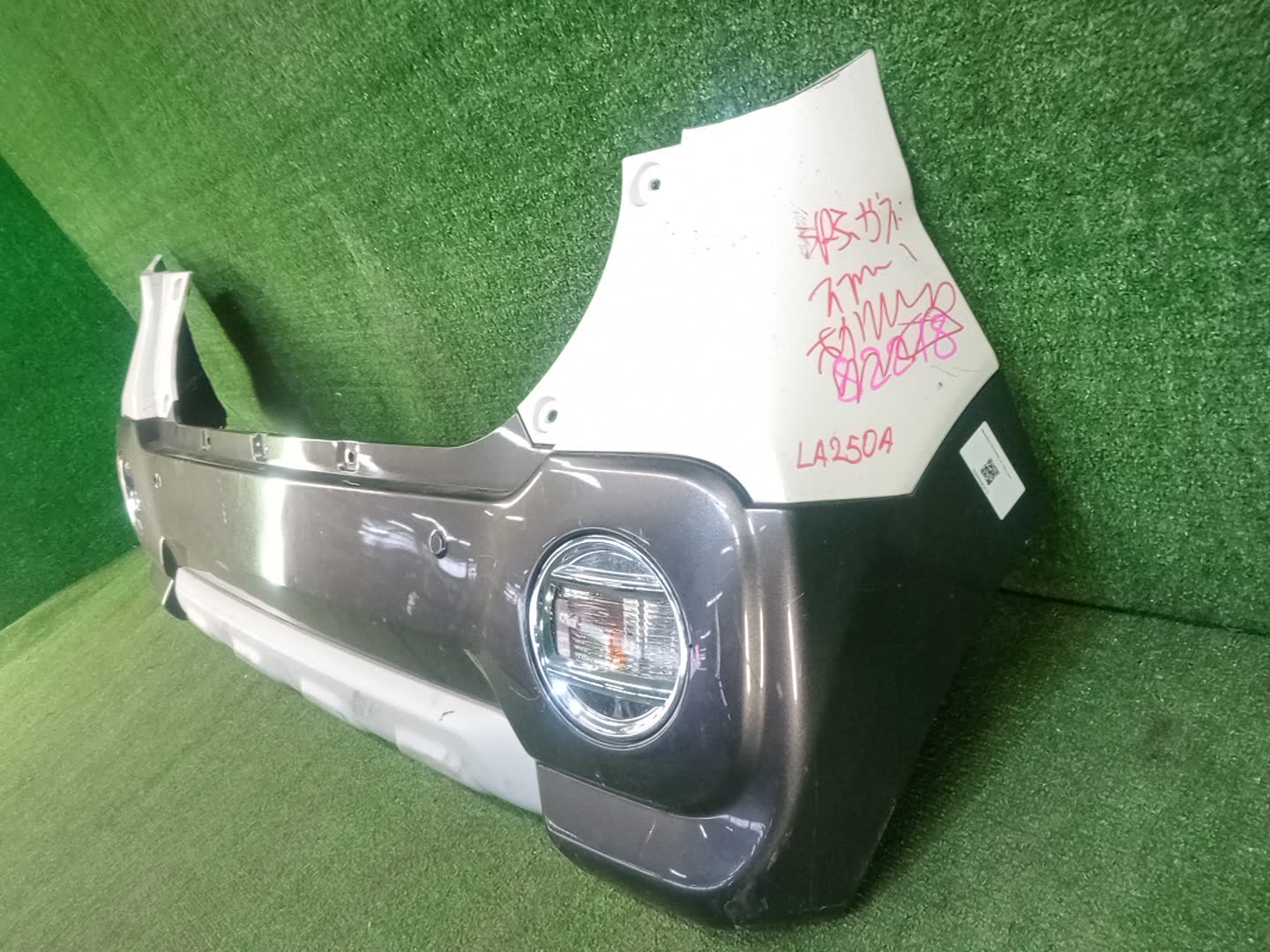 Бампер задний TOYOTA PIXIS JOY LA250A 82218 2 ракурс Бампер задний TOYOTA PIXIS JOY LA250A 82218 2 ракурс