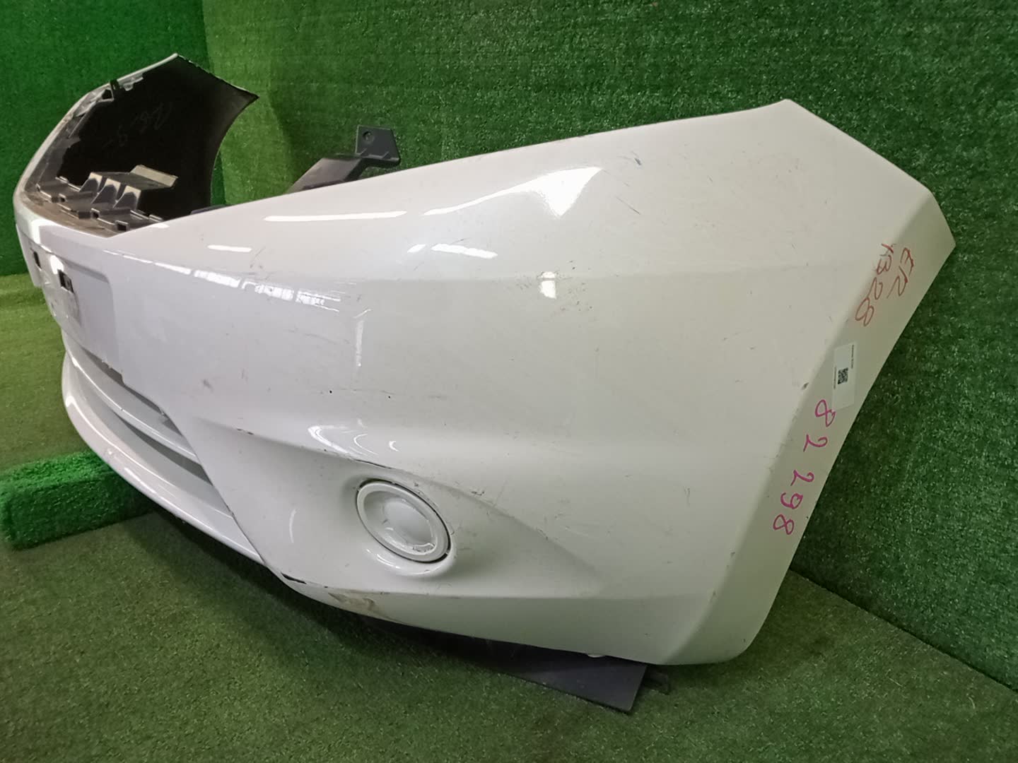 Бампер передний NISSAN NOTE E12 82298 2 ракурс