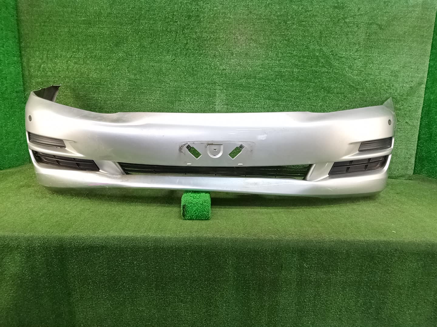 Бампер передний TOYOTA IPSUM ACM21W, ACM26W 82300 1 ракурс