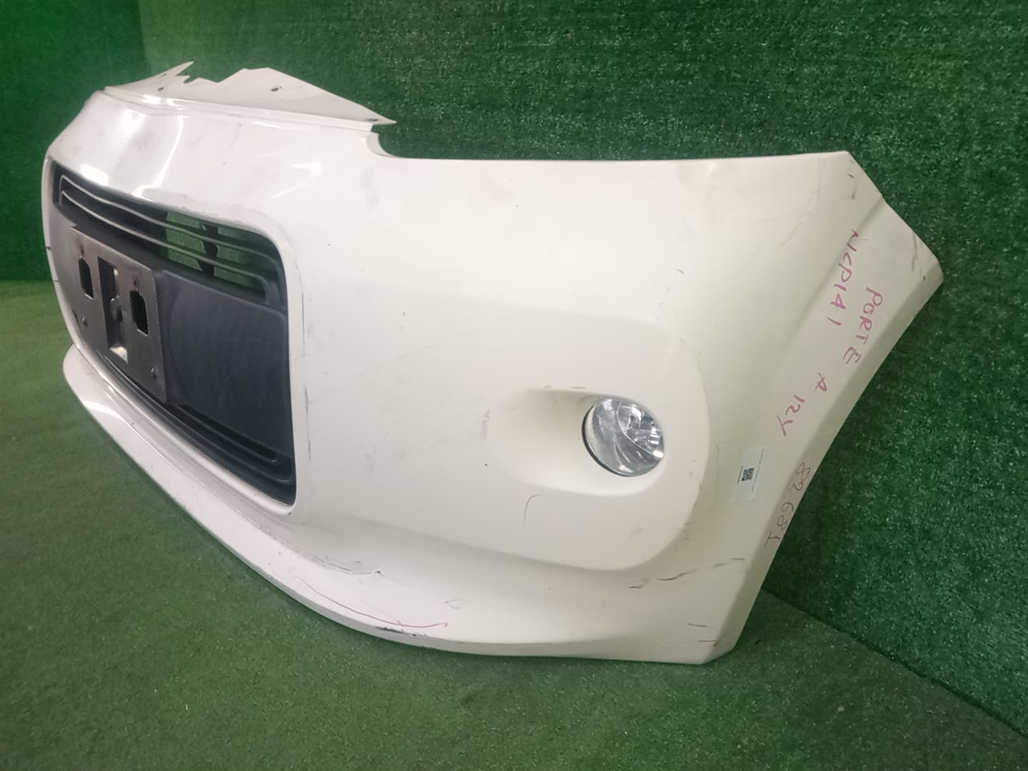 Бампер передний TOYOTA PORTE NCP141 82681 2 ракурс