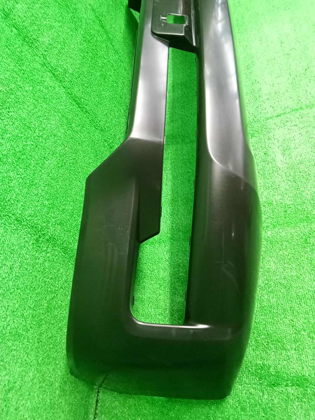 Бампер передний TOYOTA LAND CRUISER URJ202 52119-6B959 2 ракурс
